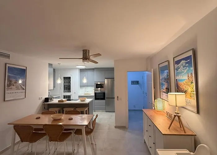 Comfortable Spacious Flat Near Station Apartment Torremolinos