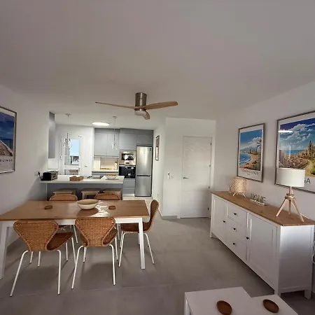 Comfortable Spacious Flat Near Station Torremolinos