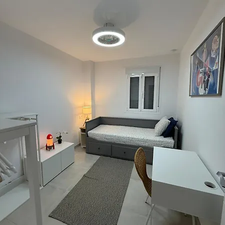 Comfortable Spacious Flat Near Station Torremolinos