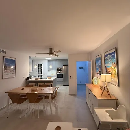 Comfortable Spacious Flat Near Station Apartment Torremolinos