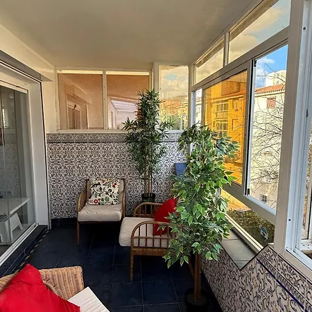 Comfortable Spacious Flat Near Station Apartment