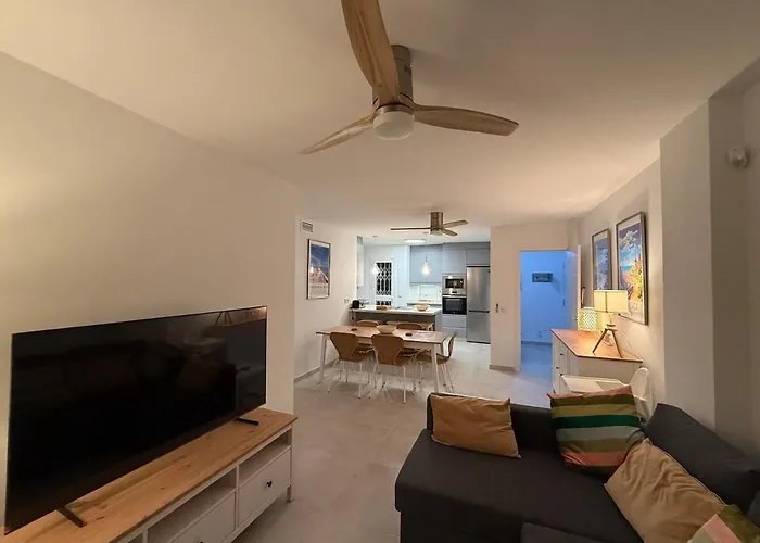 Διαμέρισμα Comfortable Spacious Flat Near Station Τορρεμολίνος