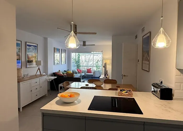 Comfortable Spacious Flat Near Station Апартаменти *