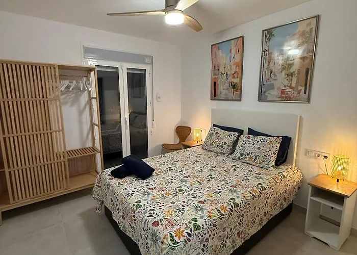 Comfortable Spacious Flat Near Station