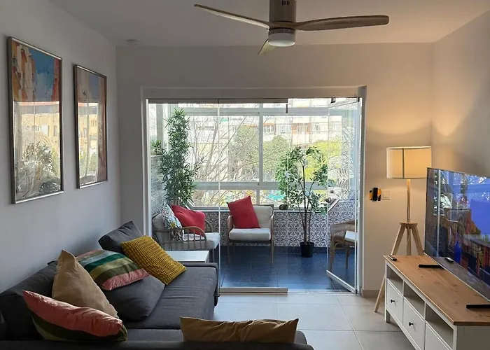 Comfortable Spacious Flat Near Station