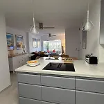 아파트 Comfortable Spacious Flat Near Station