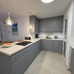아파트 Comfortable Spacious Flat Near Station *