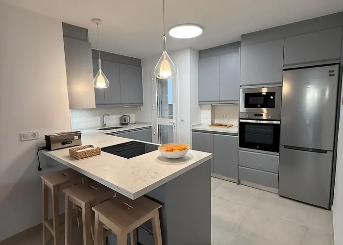 Comfortable Spacious Flat Near Station