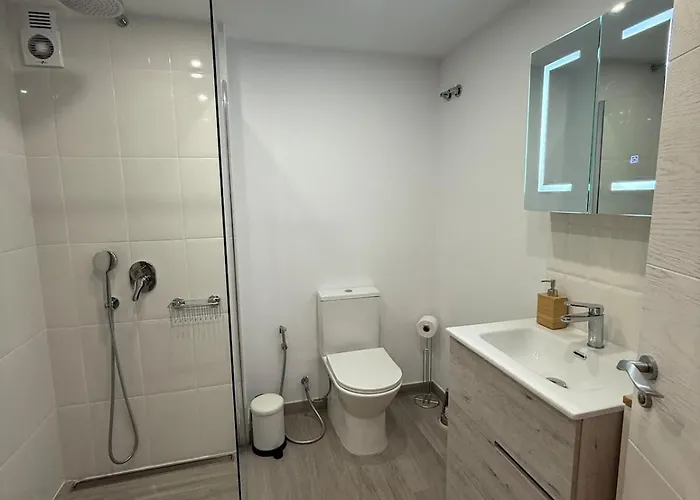 Comfortable Spacious Flat Near Station Lejlighed